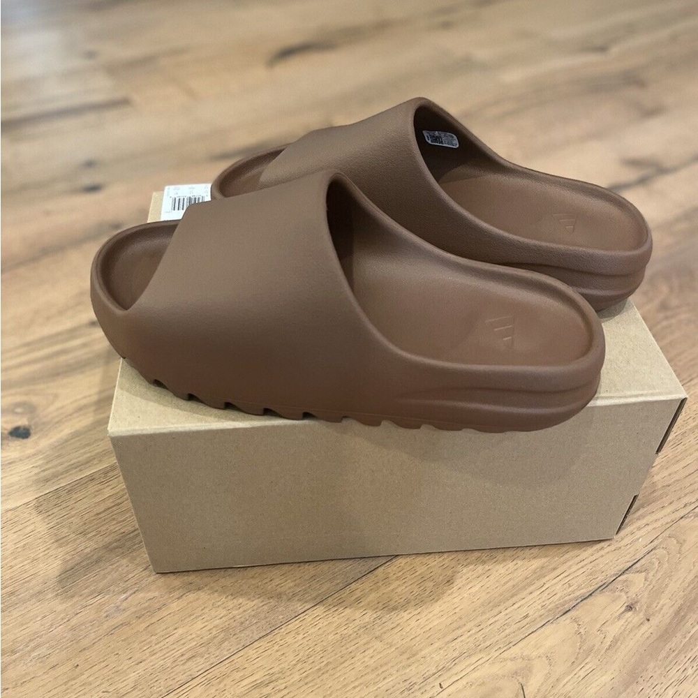 Yeezy Slide - Picture 5 of 5